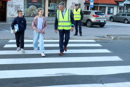 VARNA POT V ŠOLO ZŠAM CERKNICA 03 FOTO LJUBO VUKELIČ